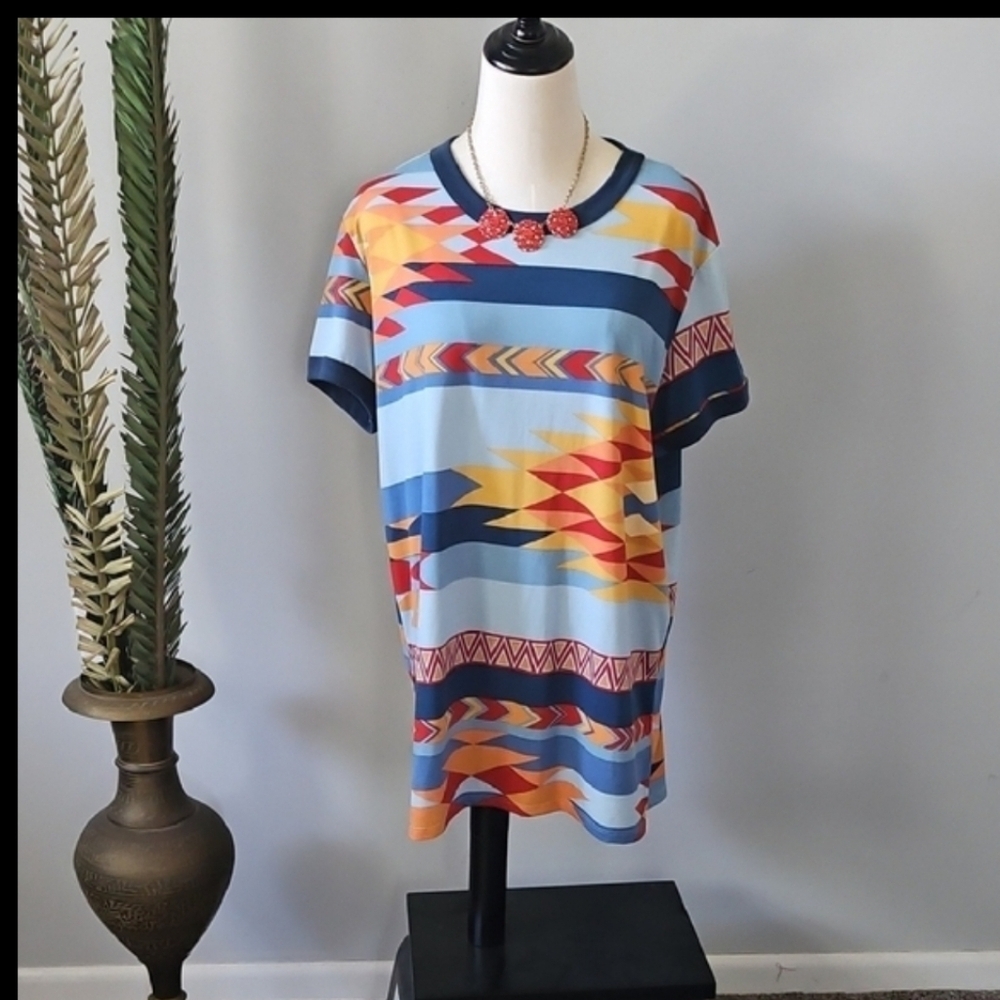 LuLaRoe Liv Crew Neck Short Sleeve Tee with Bold Print